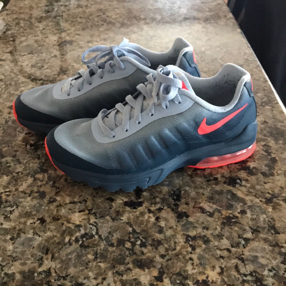 Women’s Nike sneakers